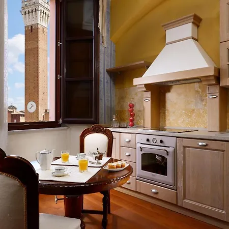 Piazza Del Campo Honeymoon Apartament *